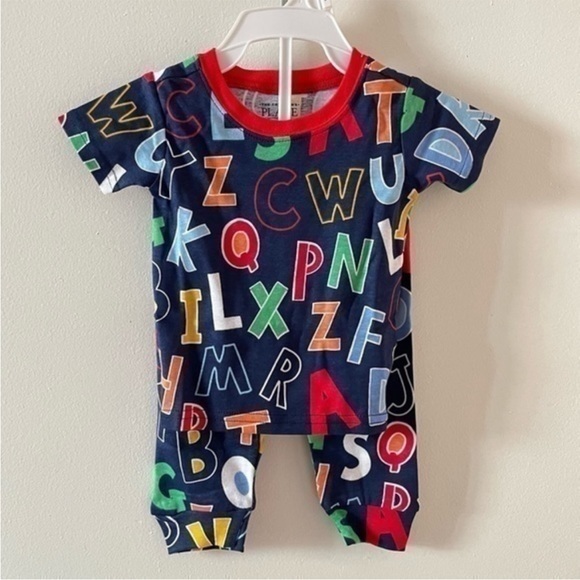 New Baby Alphabet Pajamas  set Size 3-6 M - Picture 2 of 7